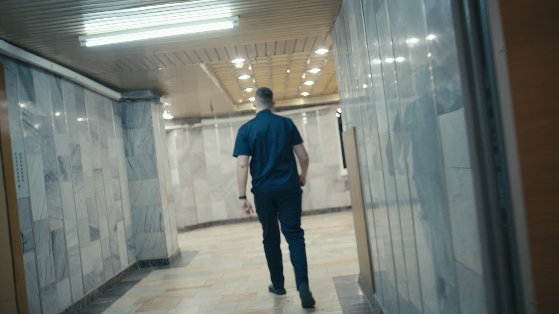 Keyframe: A039C014_22042189