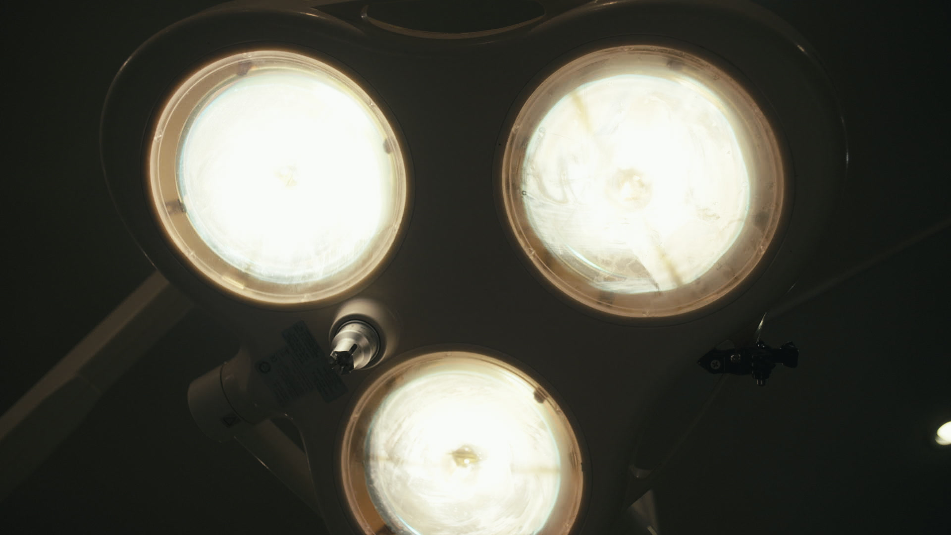 Keyframe: A039C019_2204213A