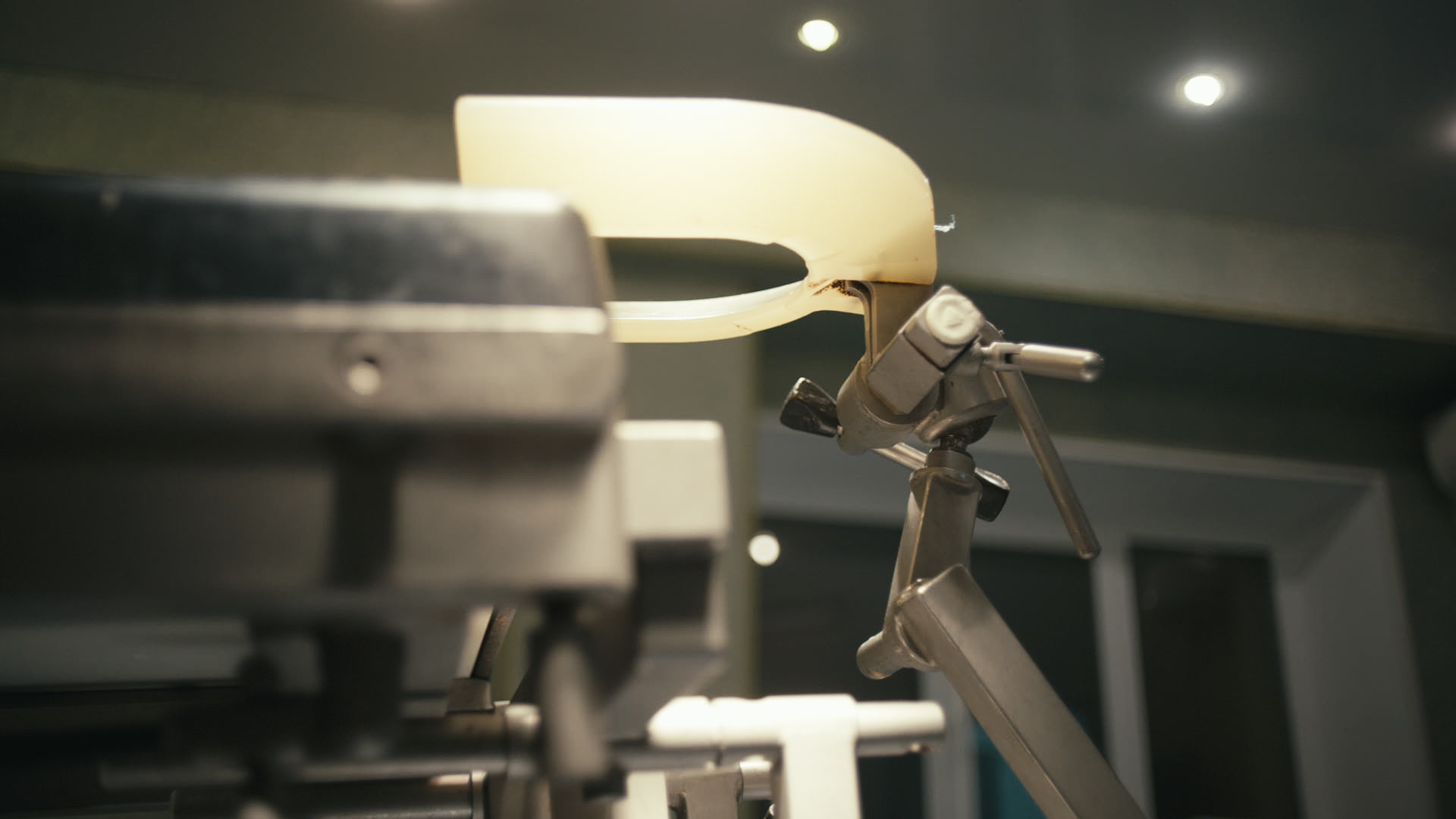 Keyframe: A039C023_220421ZS