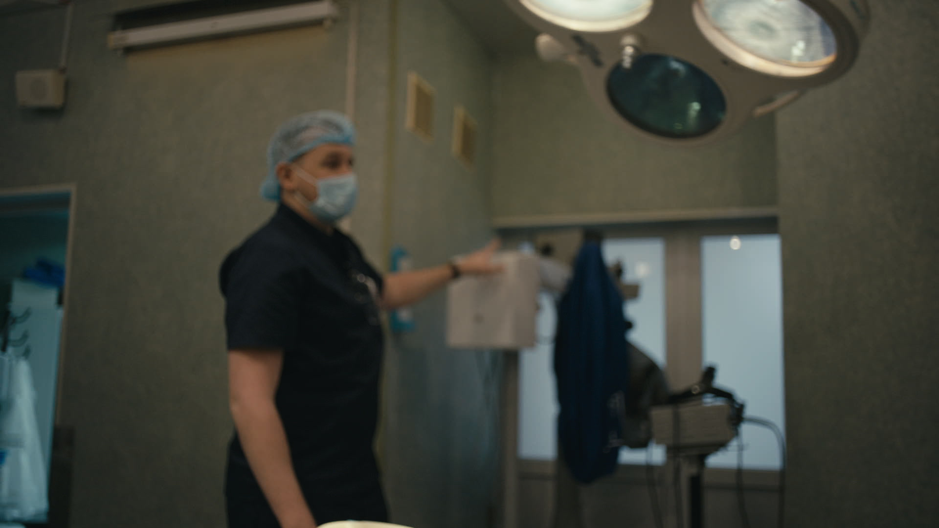 Keyframe: A039C025_2204215W