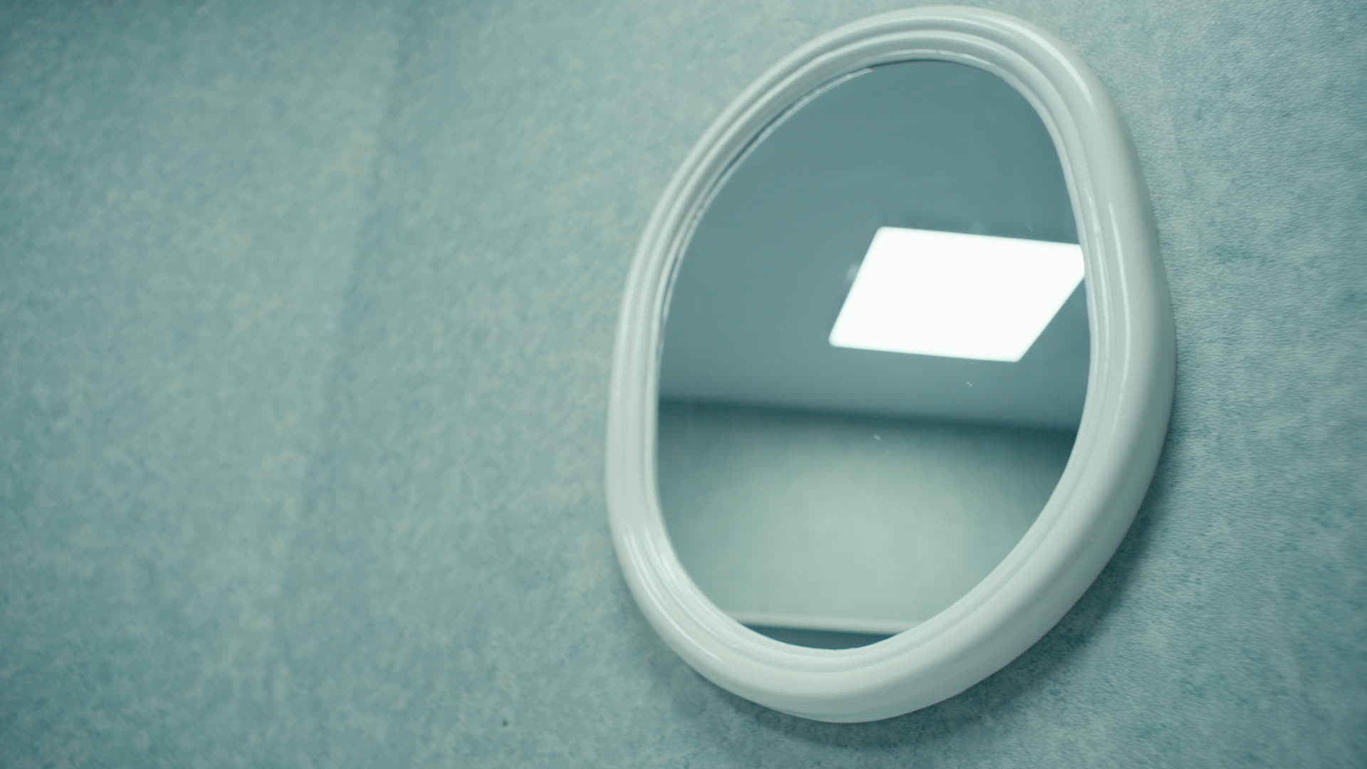 Keyframe: A039C033_220421PQ