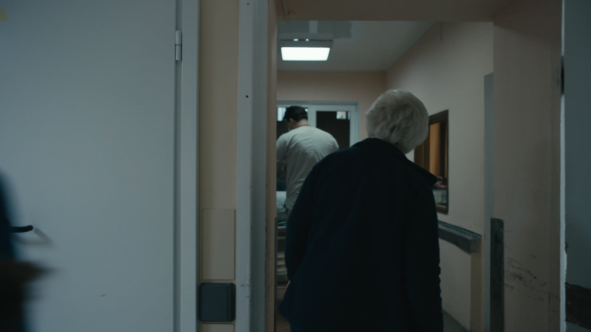 Keyframe: A039C054_220421MI