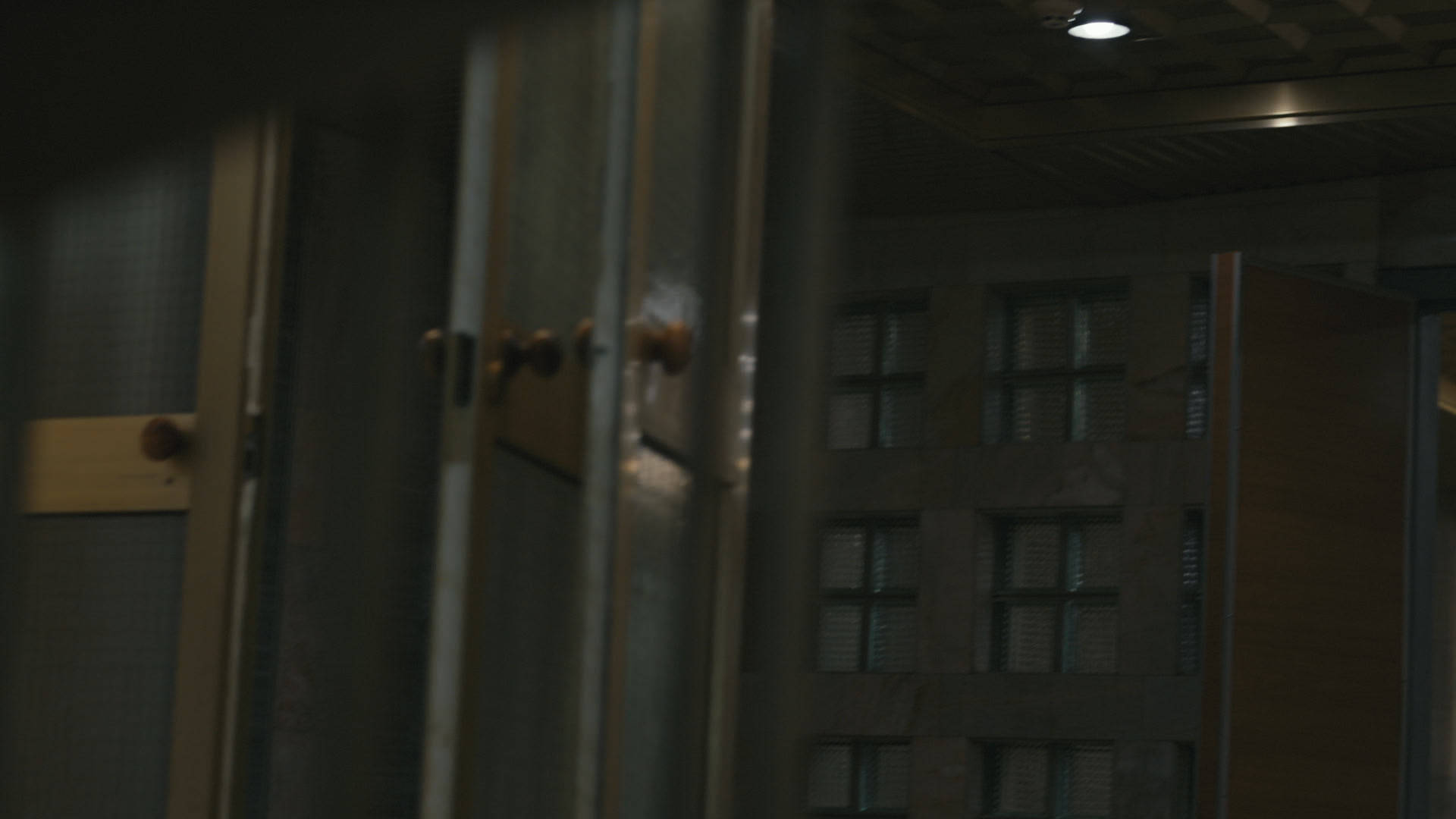 Keyframe: A039C061_220421KU