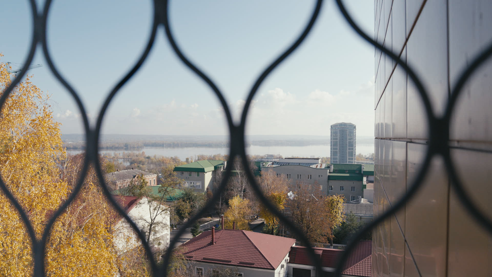 Keyframe: A040C004_220421TT