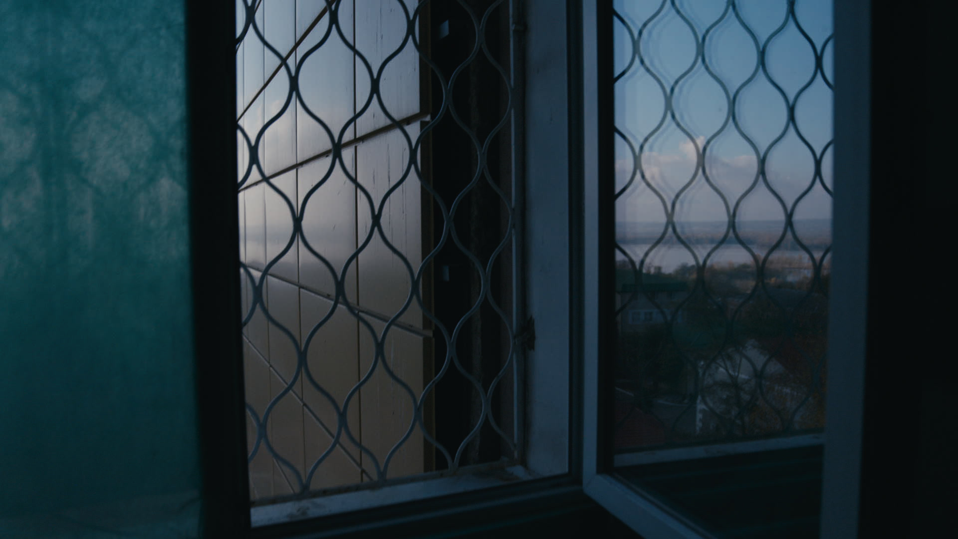 Keyframe: A040C005_220421PX