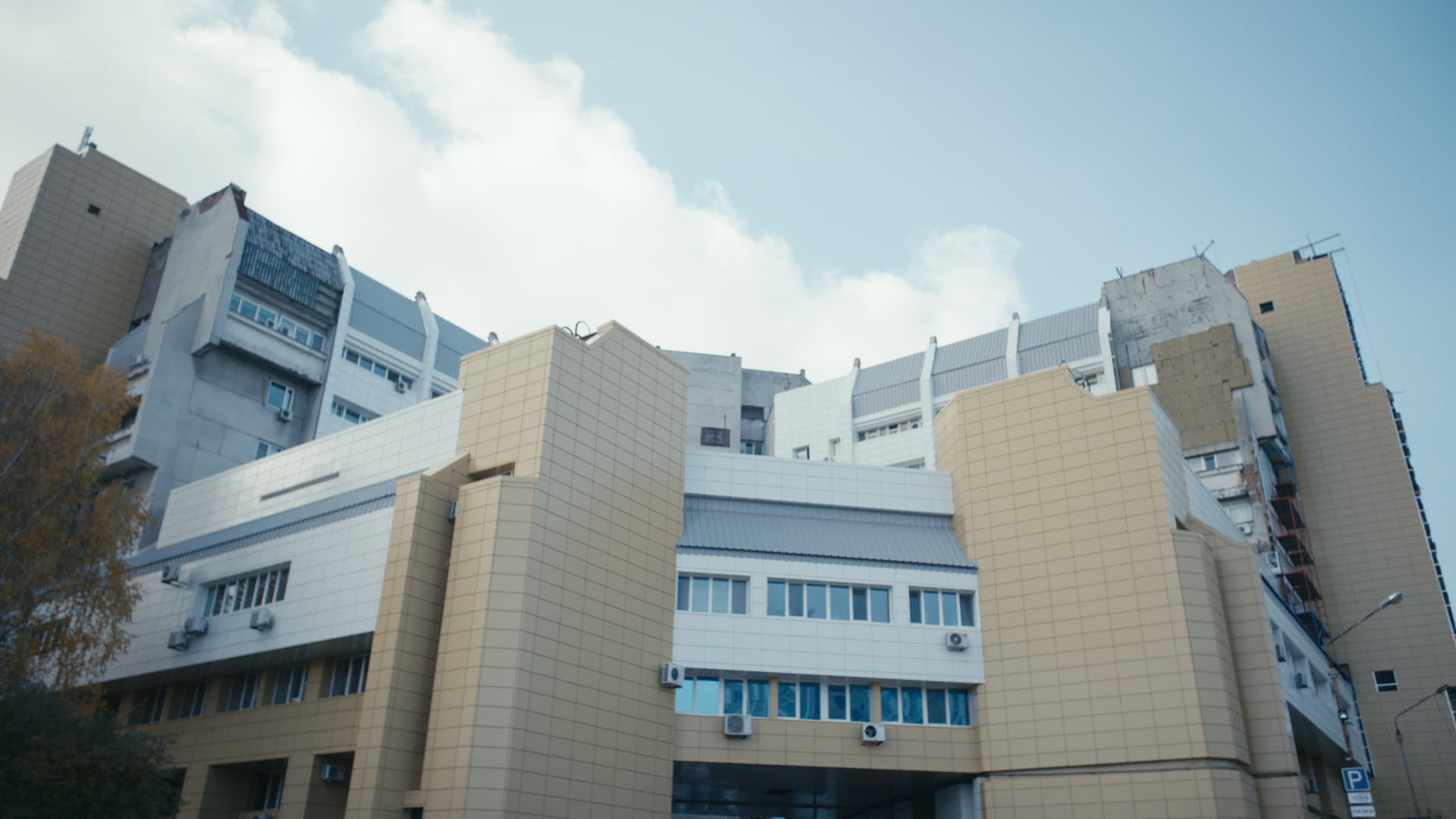 Keyframe: A040C008_220421G3