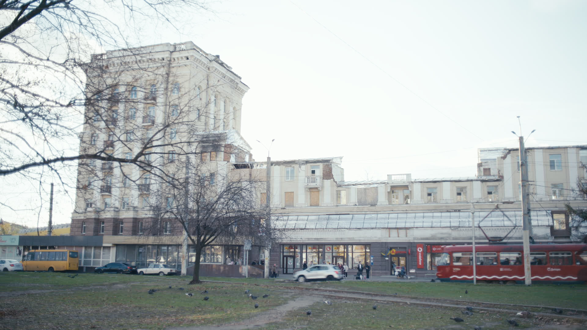 Keyframe: A040C028_220421PH