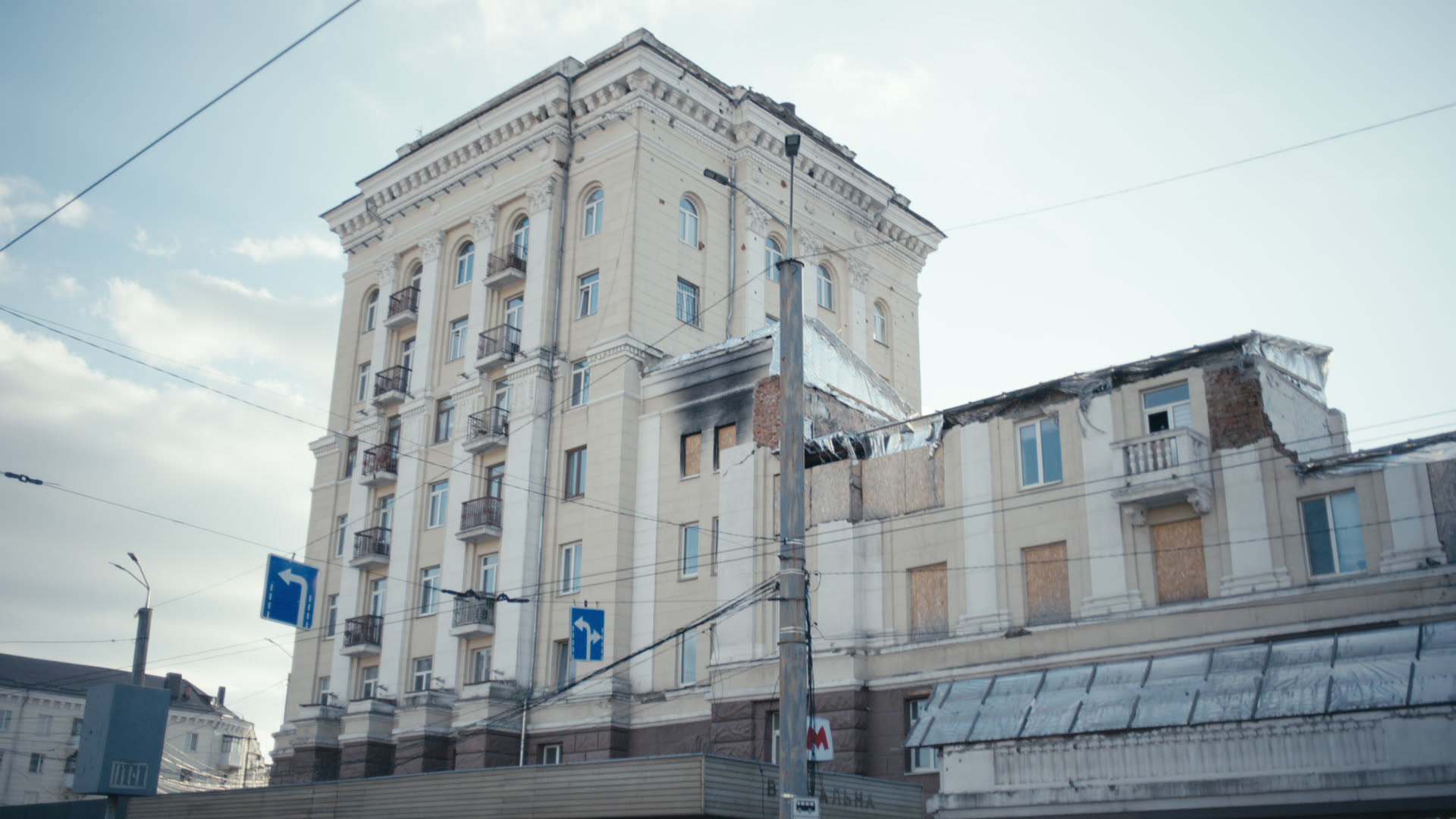 Keyframe: A040C031_220421HU