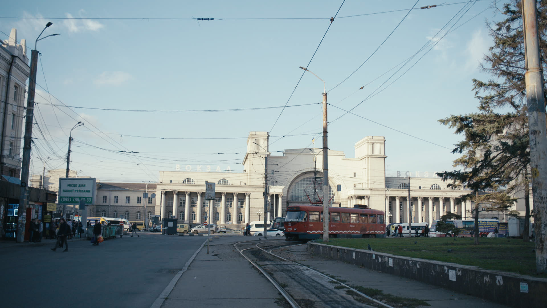 Keyframe: A040C032_2204217L