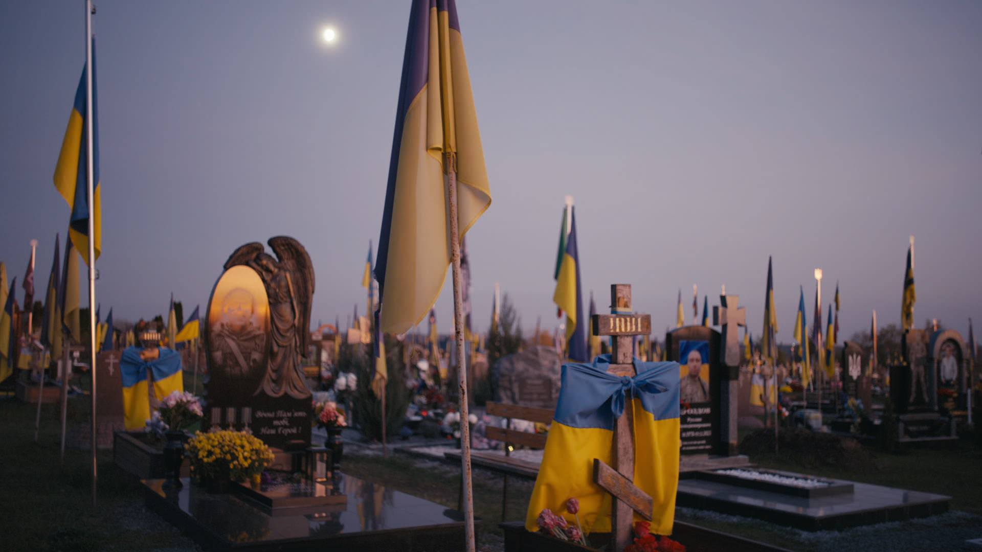 Keyframe: A040C111_2204214M