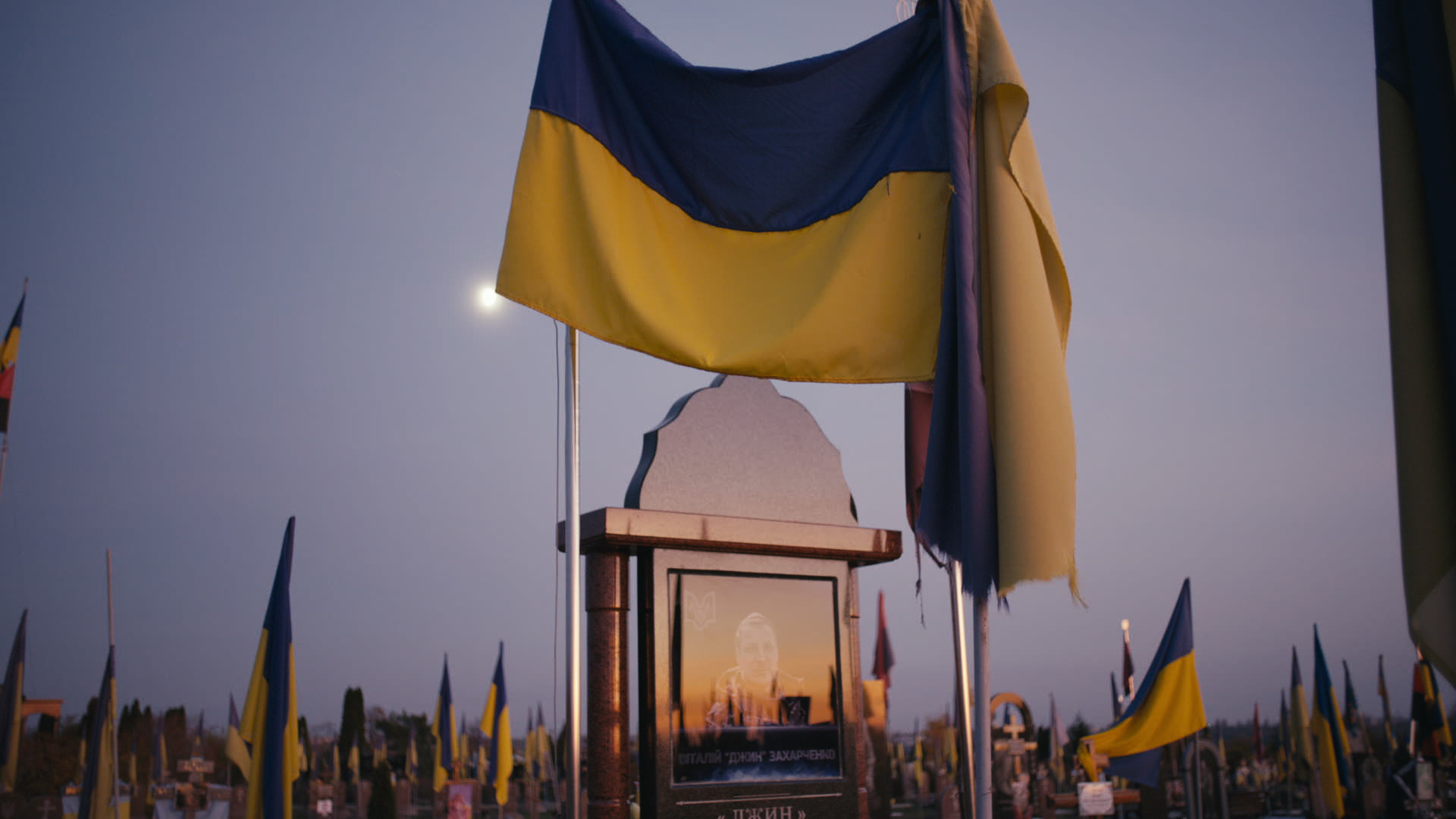 Keyframe: A040C112_2204217K