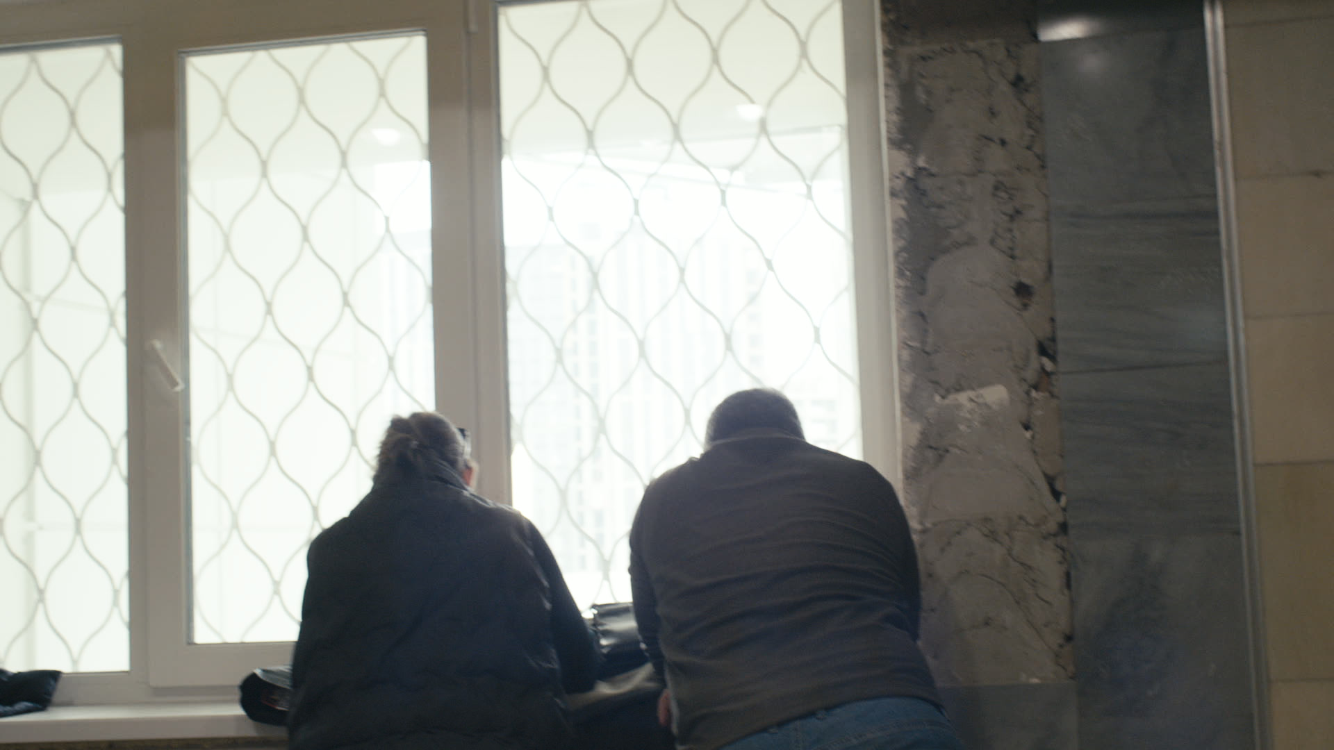 Keyframe: A043C008_2204223X