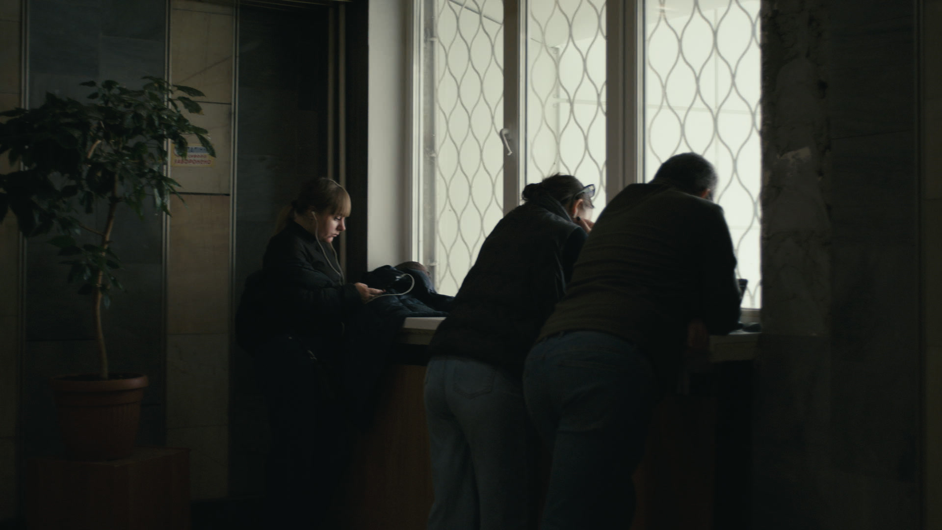 Keyframe: A043C009_220422LP