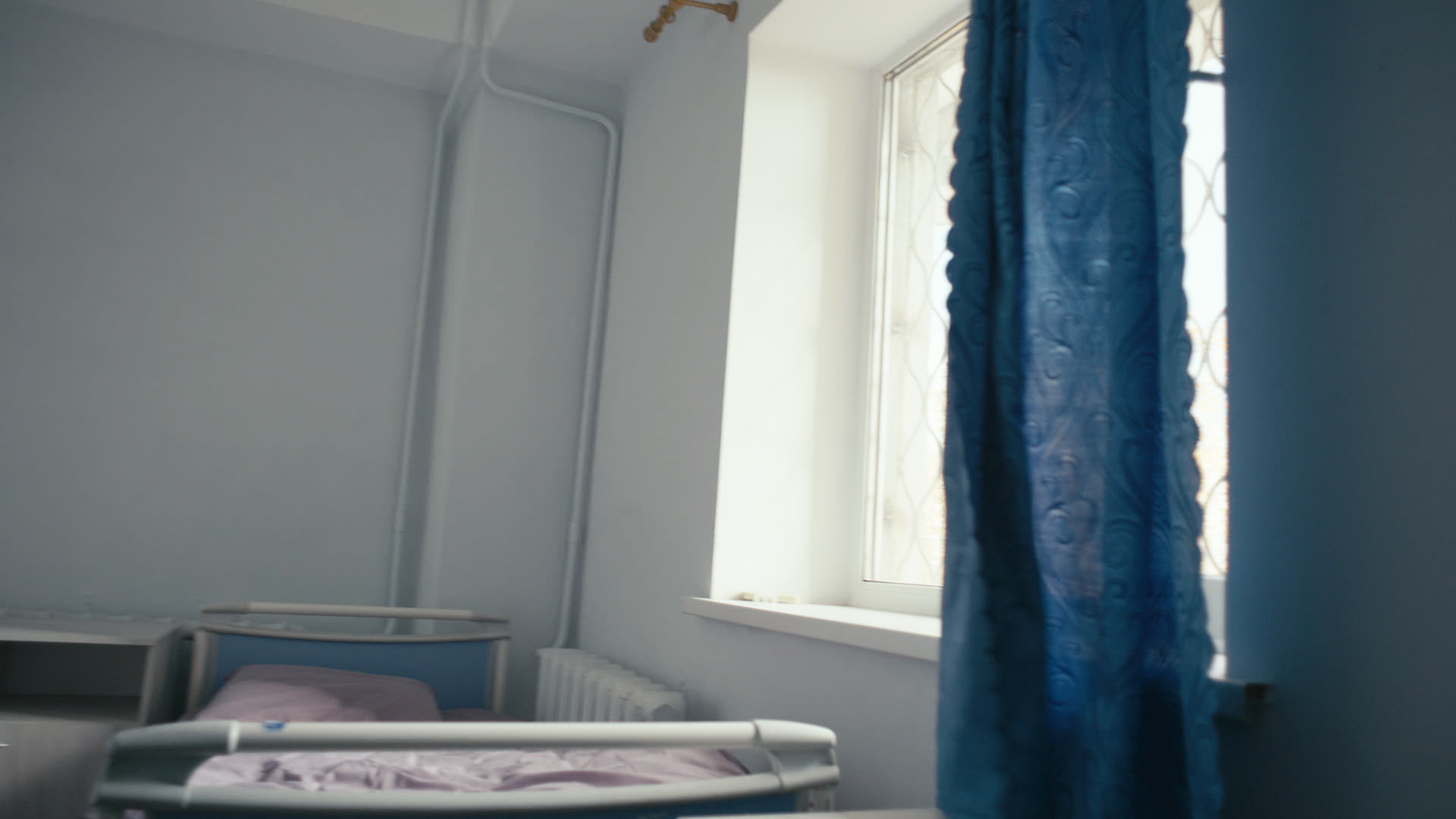 Keyframe: A044C001_2204228J