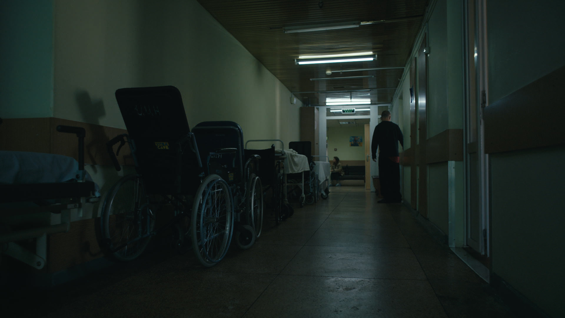 Keyframe: A044C007_2204228H