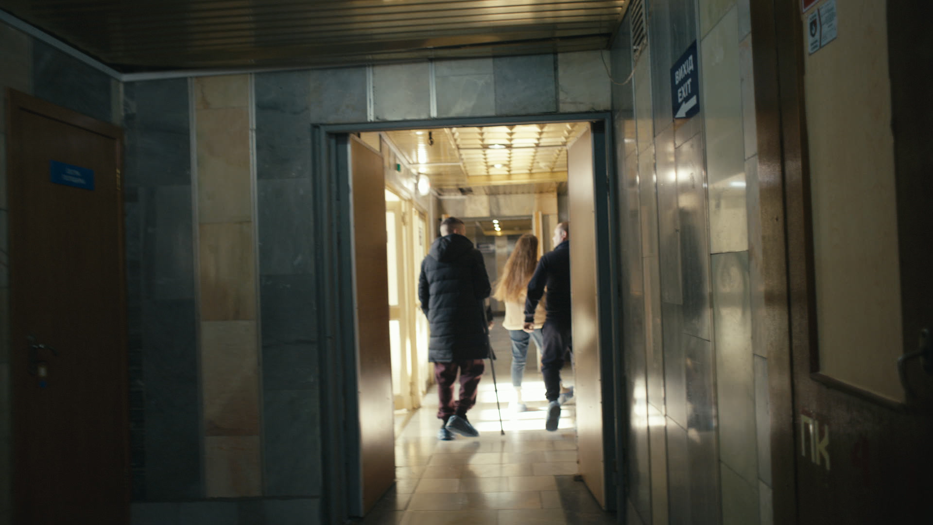 Keyframe: A044C012_220422BX