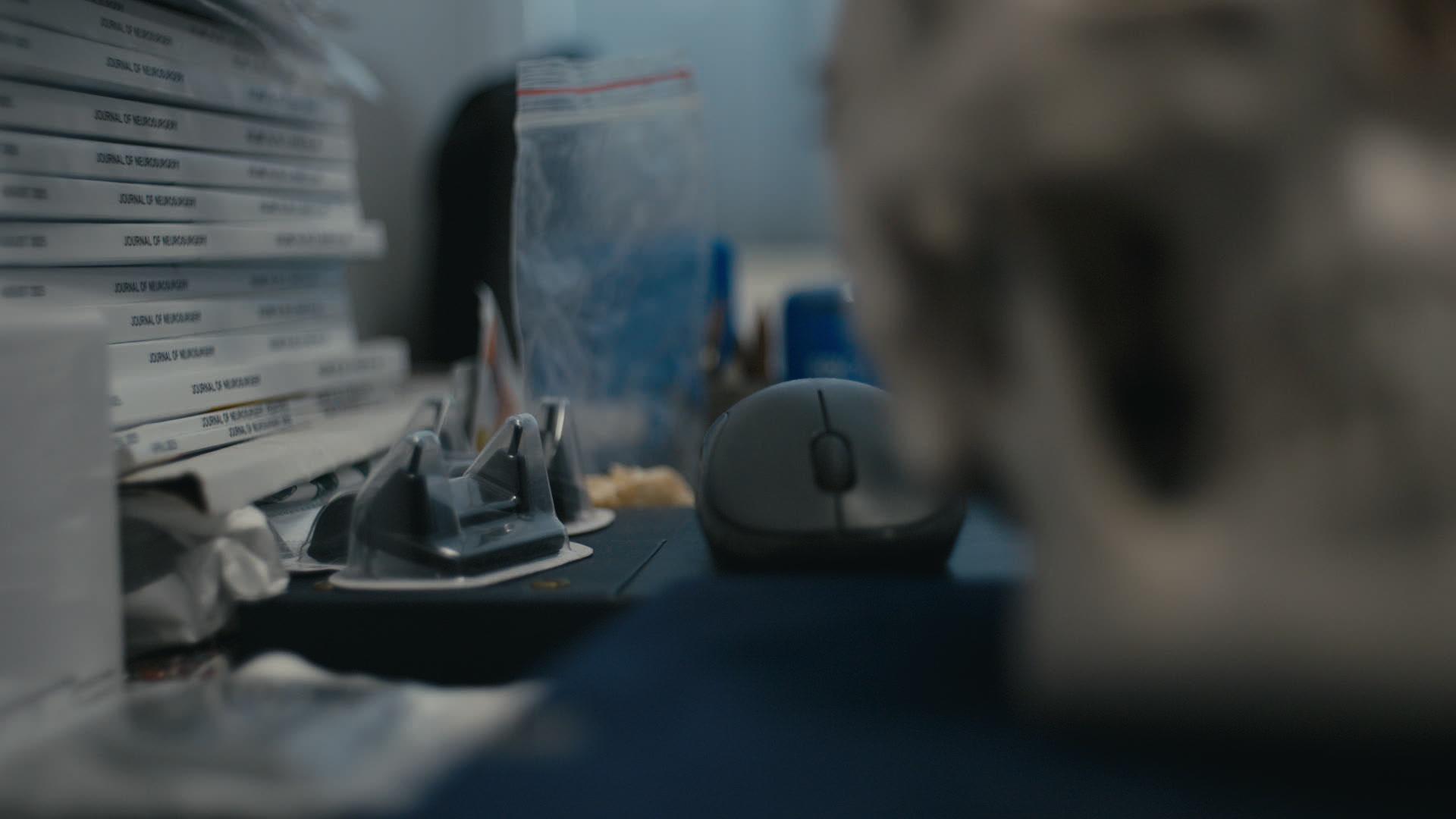 Keyframe: A046C013_2204225J