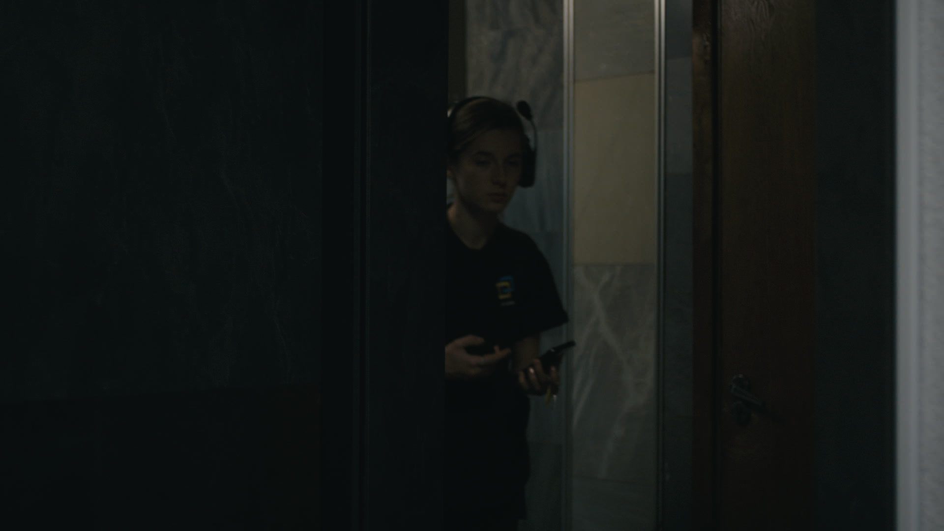 Keyframe: A046C022_220422EA