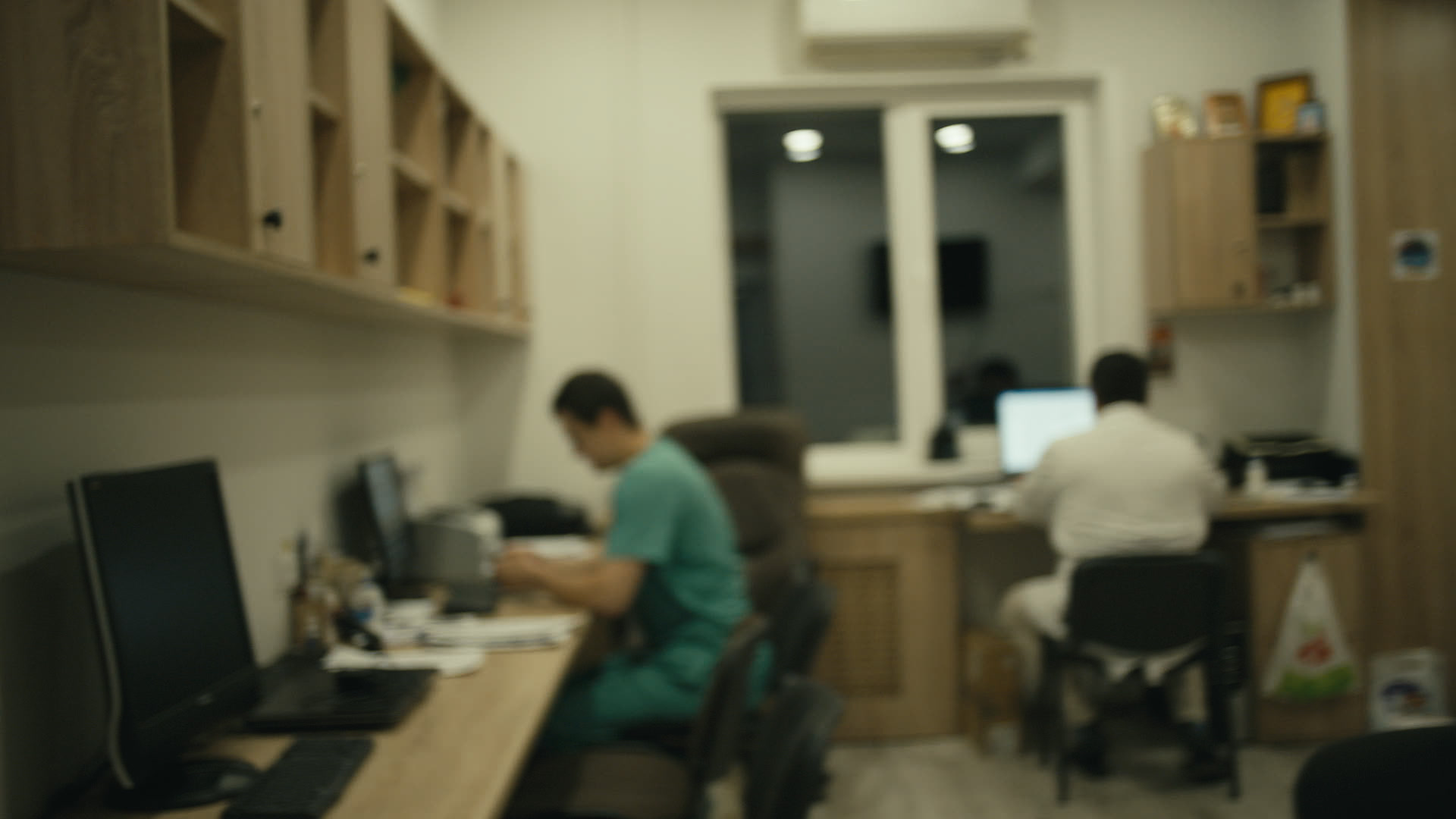 Keyframe: A047C006_220422WD