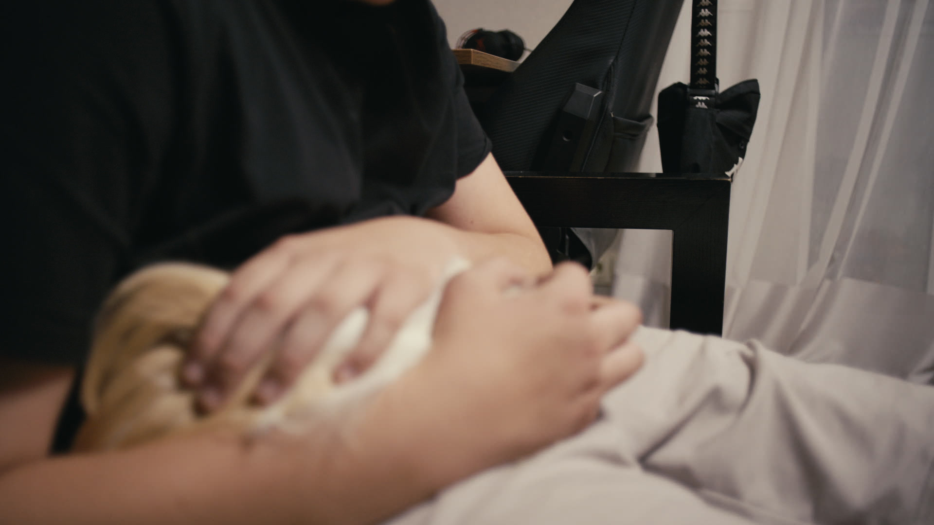 Keyframe: A047C016_2204225S