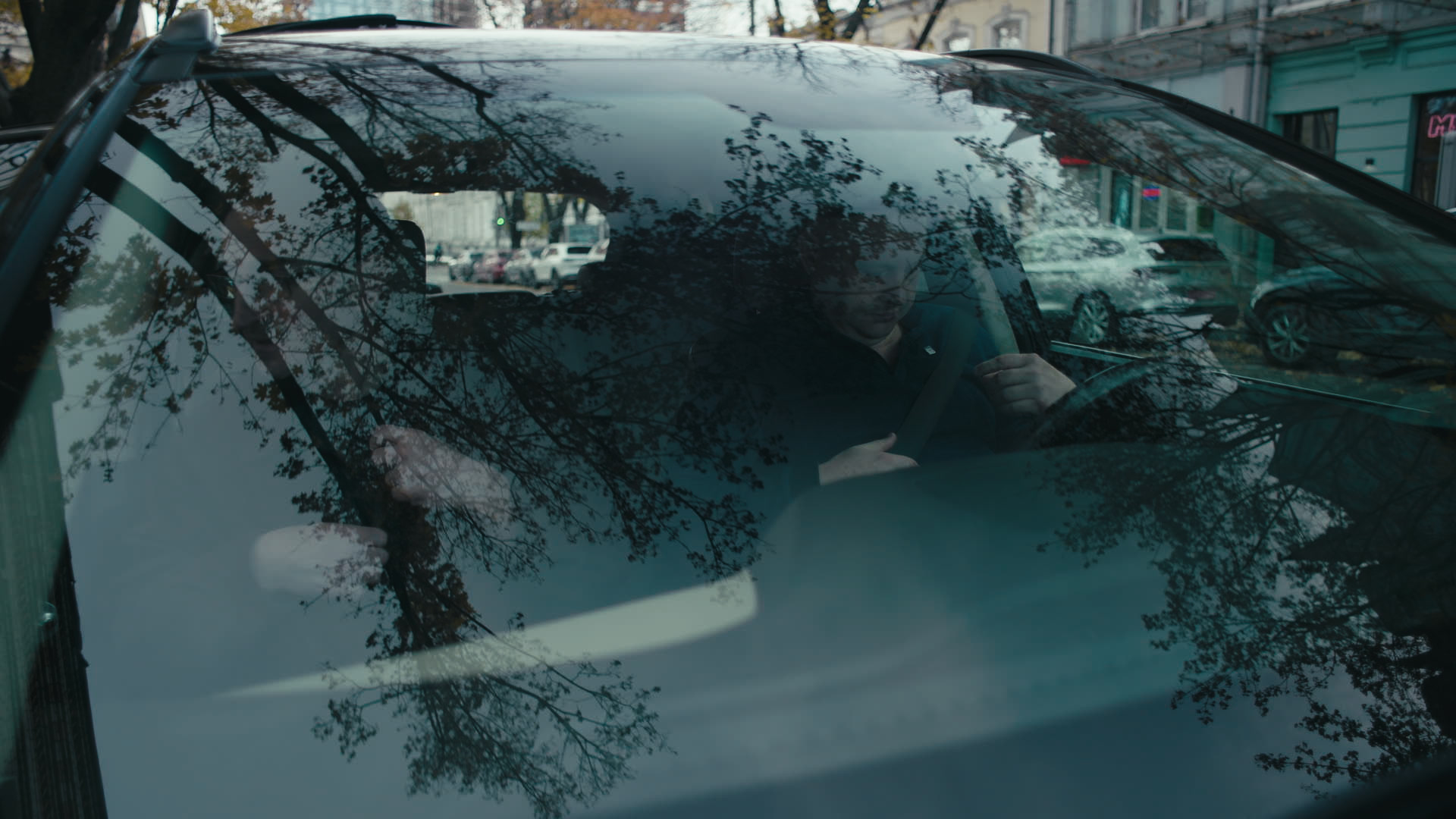 Keyframe: B002C0001_251017_D04K02