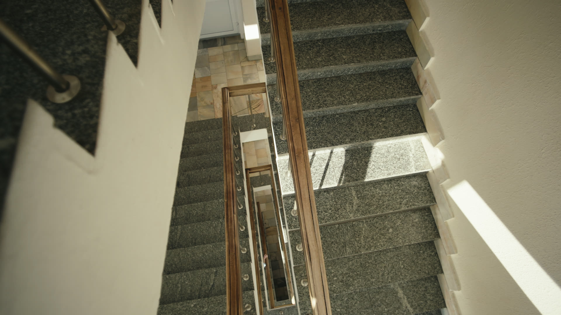 Keyframe: B005C0008_251025_D04K05