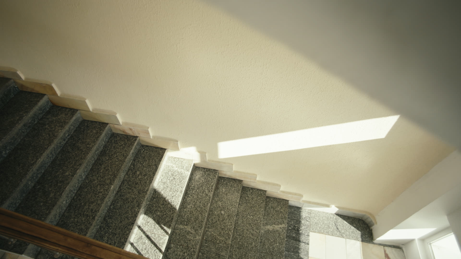 Keyframe: B005C0010_251025_D04K05