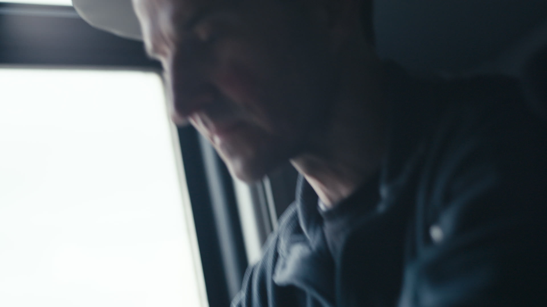 Keyframe: C002C003_20031818