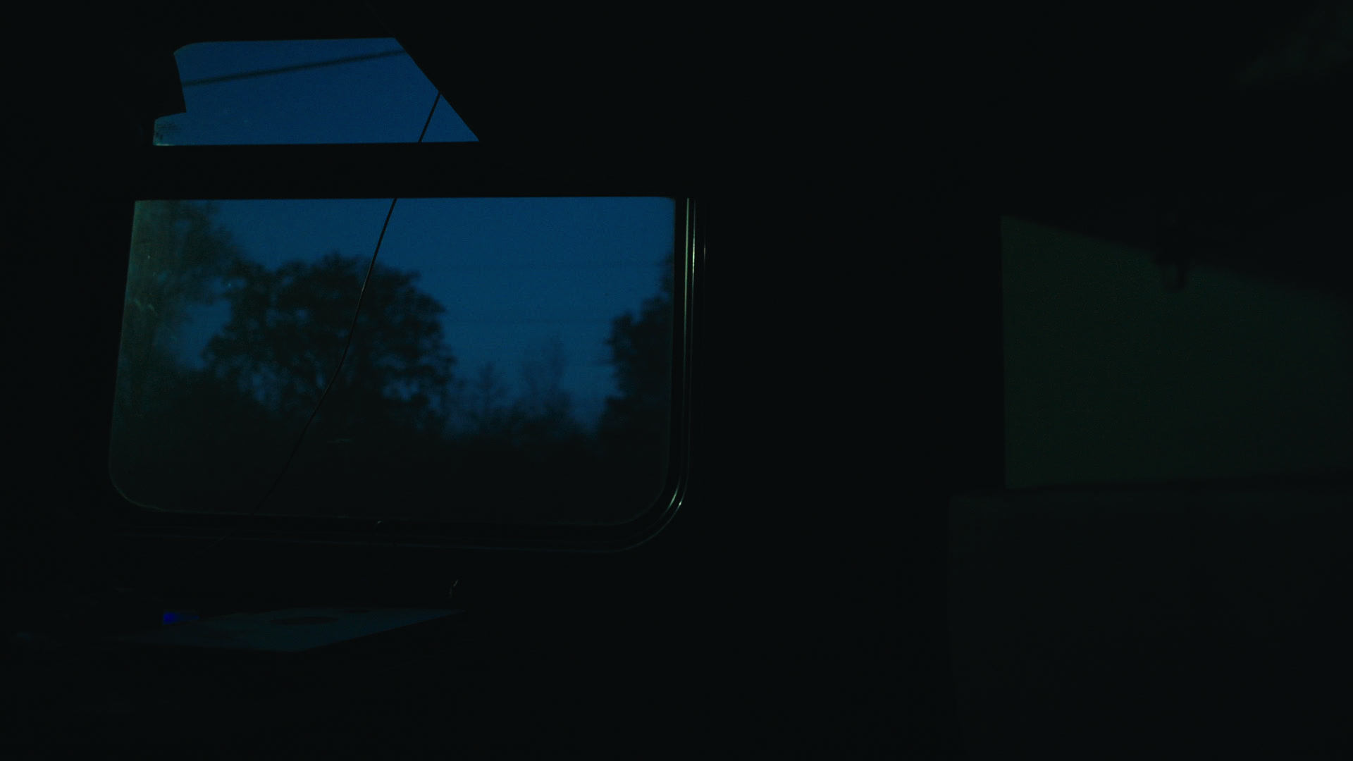 Keyframe: C003C008_2003192Z