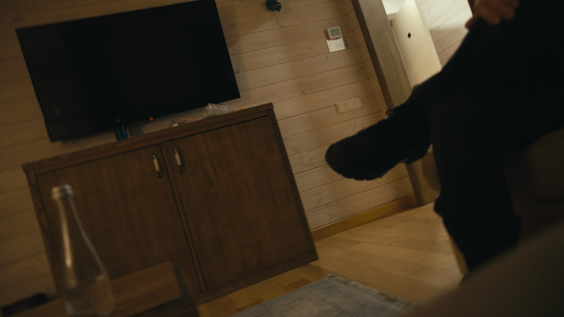 Keyframe: C010C006_200323WK